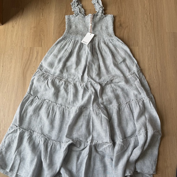 Quince 100% European Linen Smocked Midi Dress pinstripe Sz L NEW - Picture 2 of 3